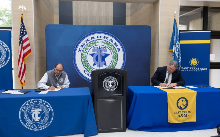 Texarkana College and East Texas A&M University leaders signing transfer agreement