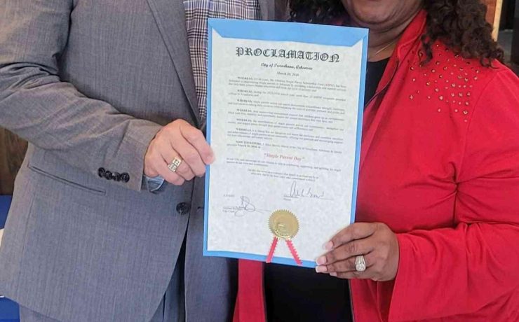 single parent scholarships Arkansas raises money